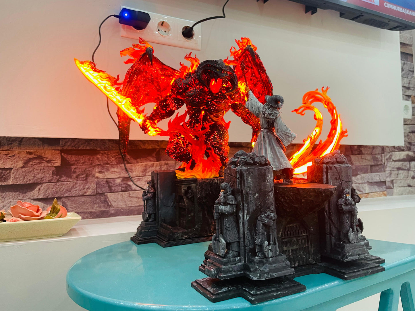 Balrog vs Gandalf Diorama – Epic LOTR Bridge Scene – LED Balrog Statue & Gandalf – Lord of the Rings Collectible Display Unique Gift For Him