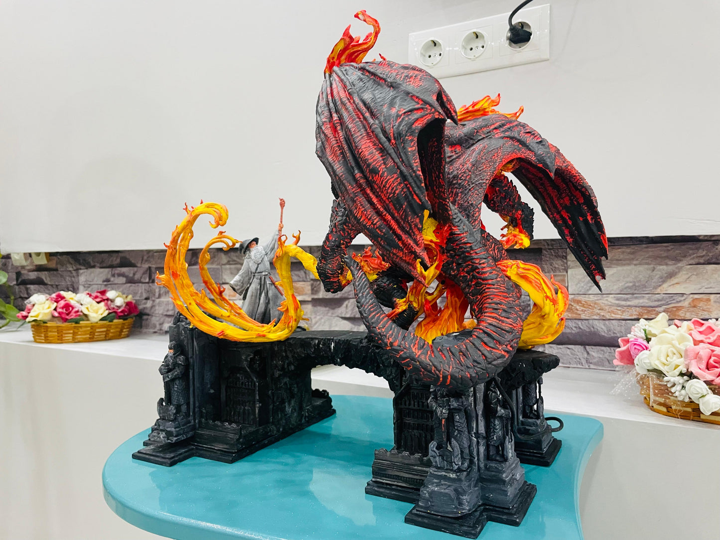 Balrog vs Gandalf Diorama – Epic LOTR Bridge Scene – LED Balrog Statue & Gandalf – Lord of the Rings Collectible Display Unique Gift For Him